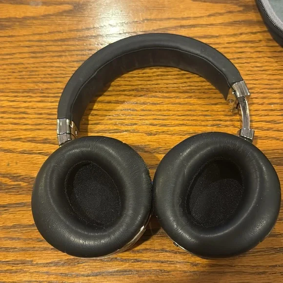 COWIN Bluetooth Headphones - Picture 2 of 3